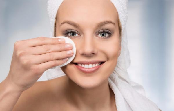 Чем снимать водостойкий макияж с глаз